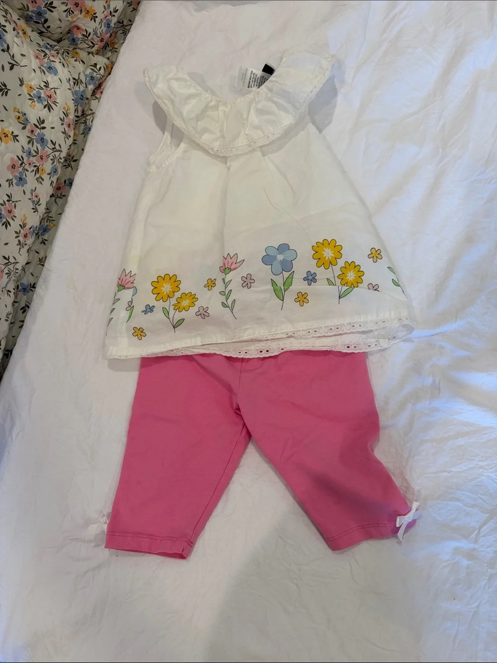 Rare Editions White Floral Ruffle Top with Pink Leggings